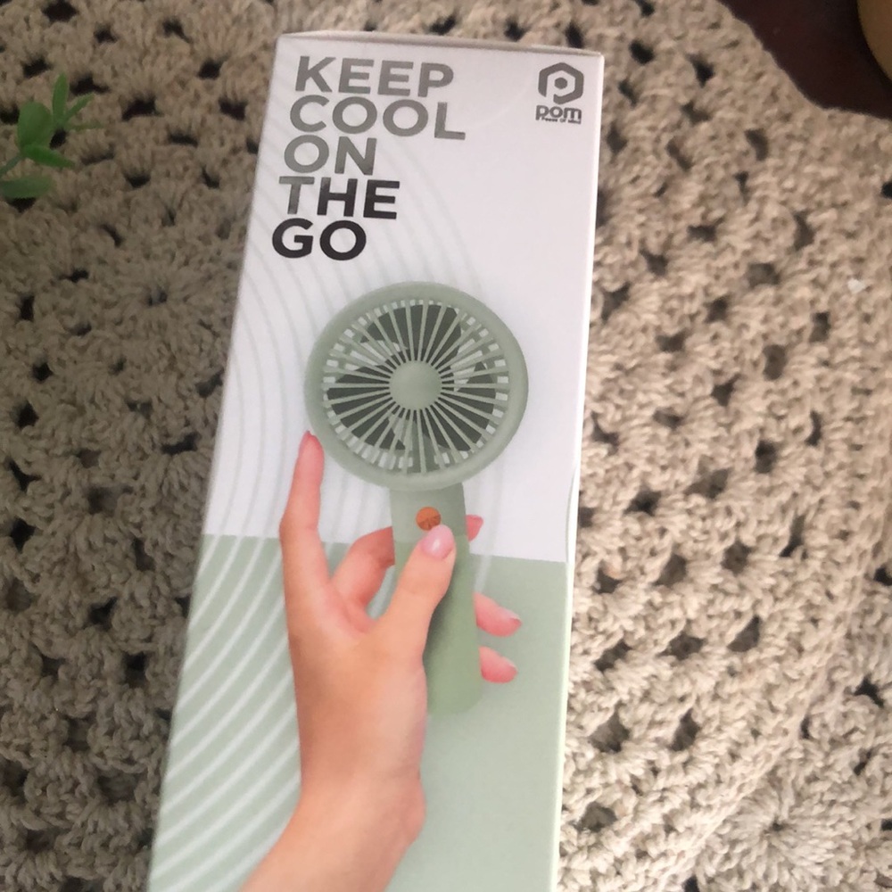 Green Portable Mini Fan - Picture 4 of 6